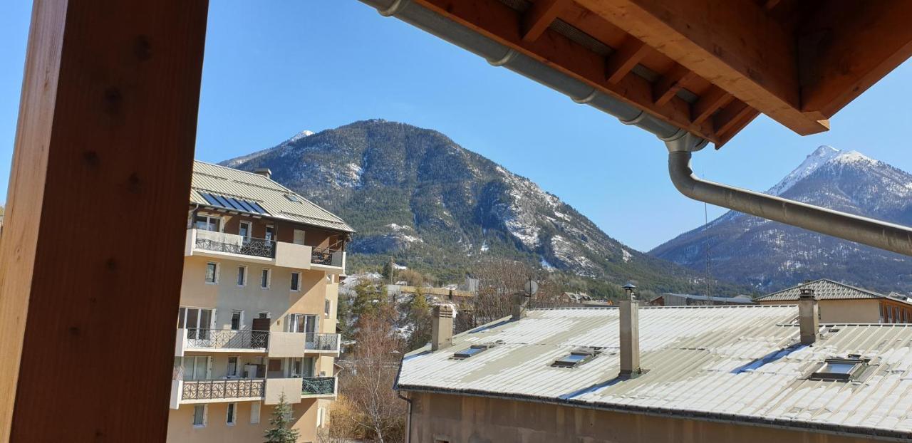 Joli T2 + Coin Montagne + Garage Appartement Briançon Buitenkant foto