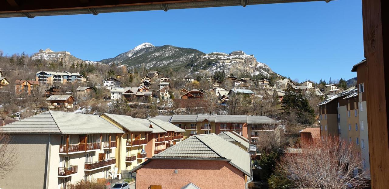 Joli T2 + Coin Montagne + Garage Appartement Briançon Buitenkant foto