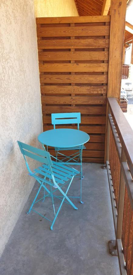 Joli T2 + Coin Montagne + Garage Appartement Briançon Buitenkant foto