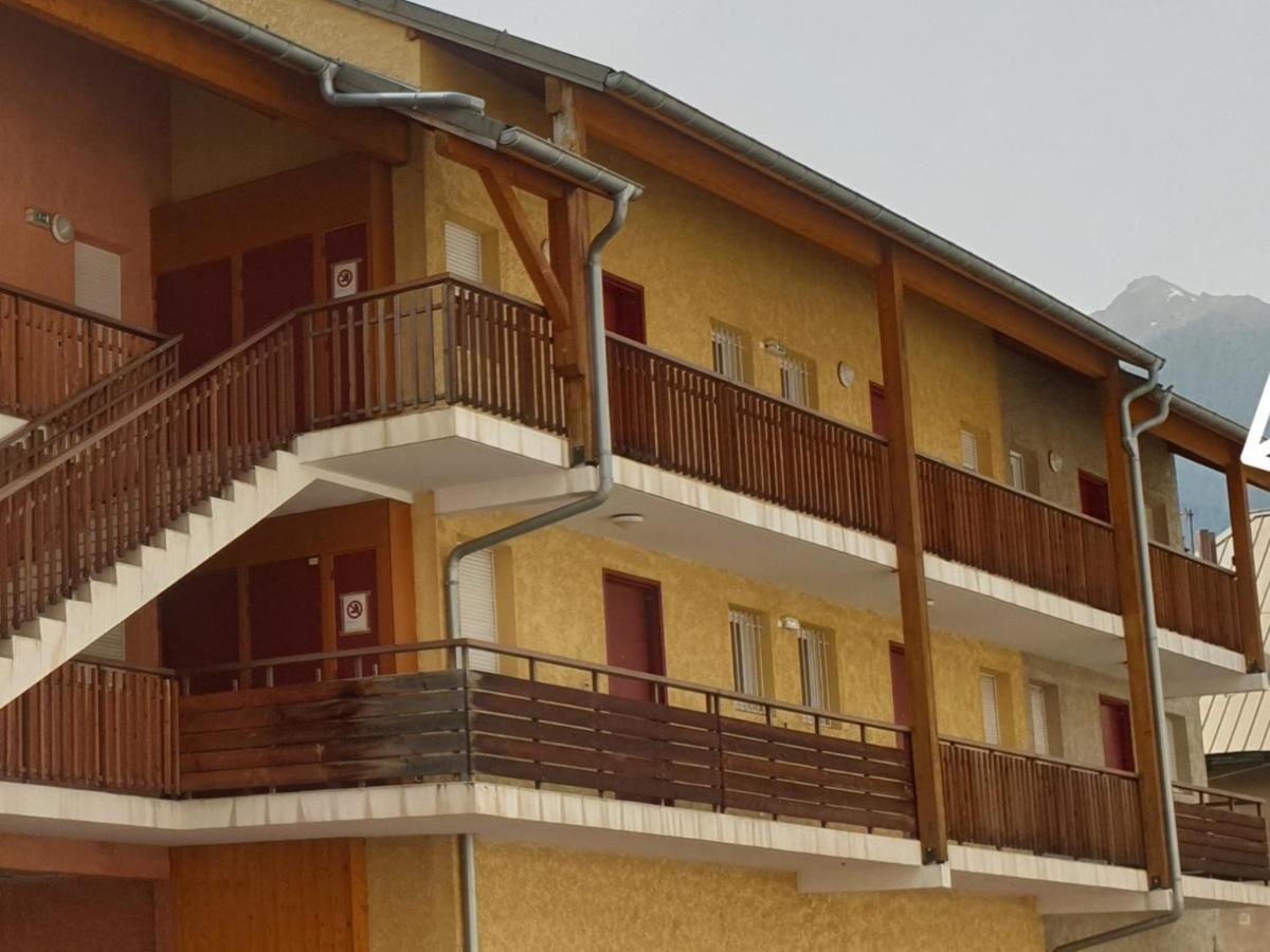 Joli T2 + Coin Montagne + Garage Appartement Briançon Buitenkant foto
