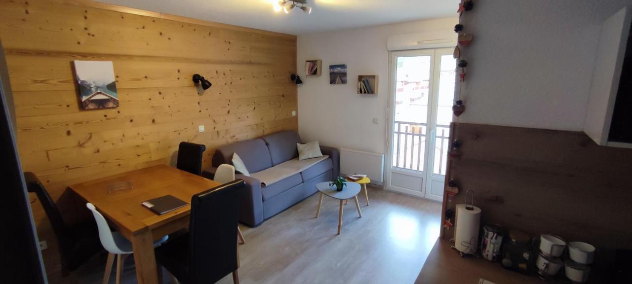 Joli T2 + Coin Montagne + Garage Appartement Briançon Buitenkant foto