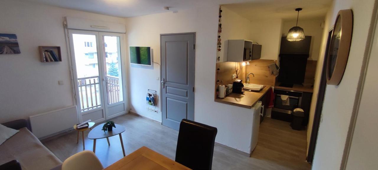 Joli T2 + Coin Montagne + Garage Appartement Briançon Buitenkant foto